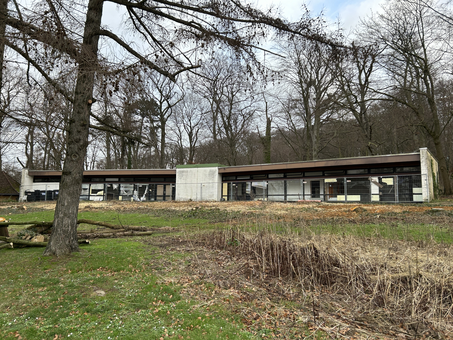 Die Liegehalle im Bad Nenndorfer Kurpark soll 2024 saniert werden.